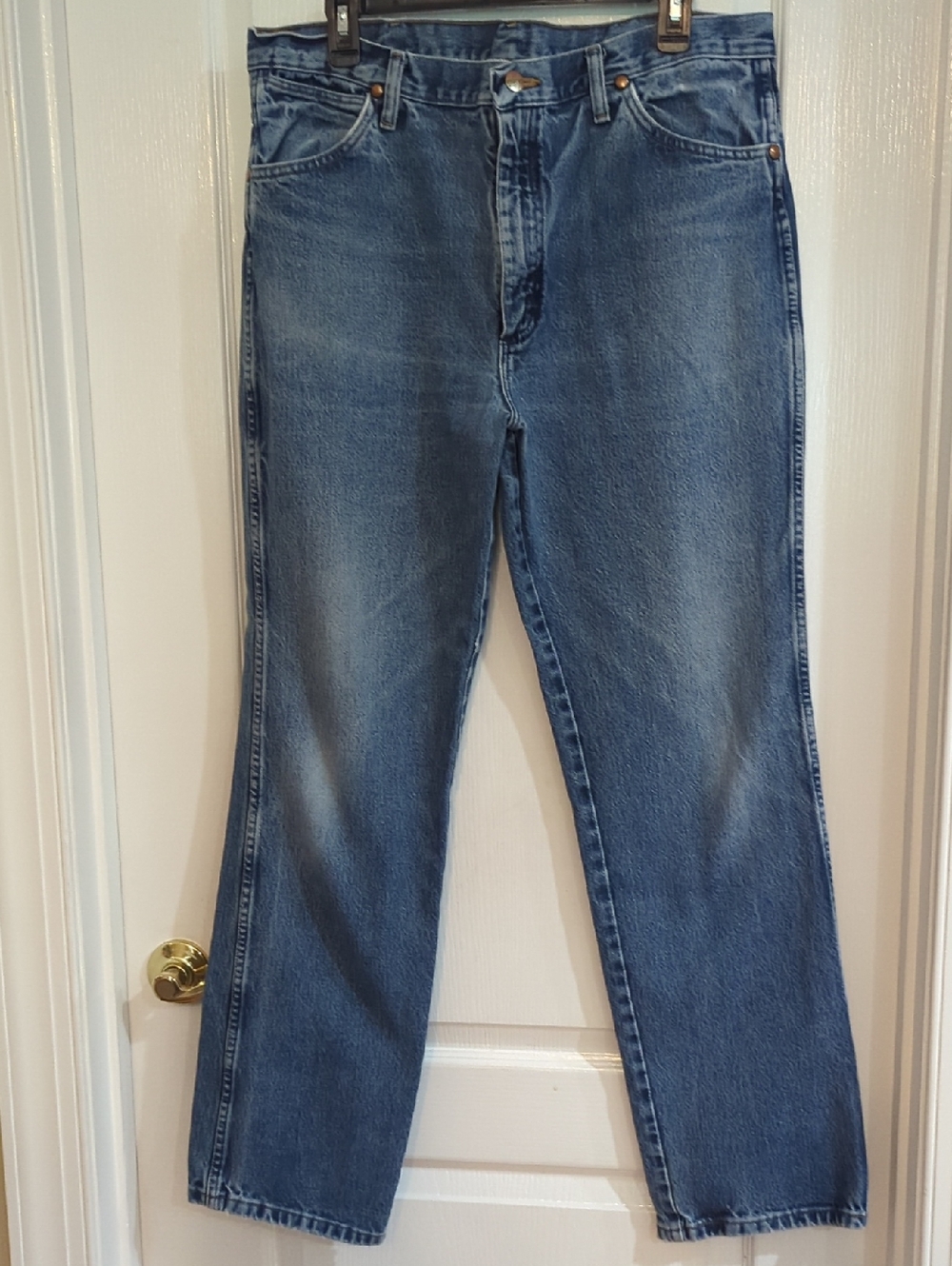 Wrangler 36x32 Classic Straight-Leg Blue Jeans